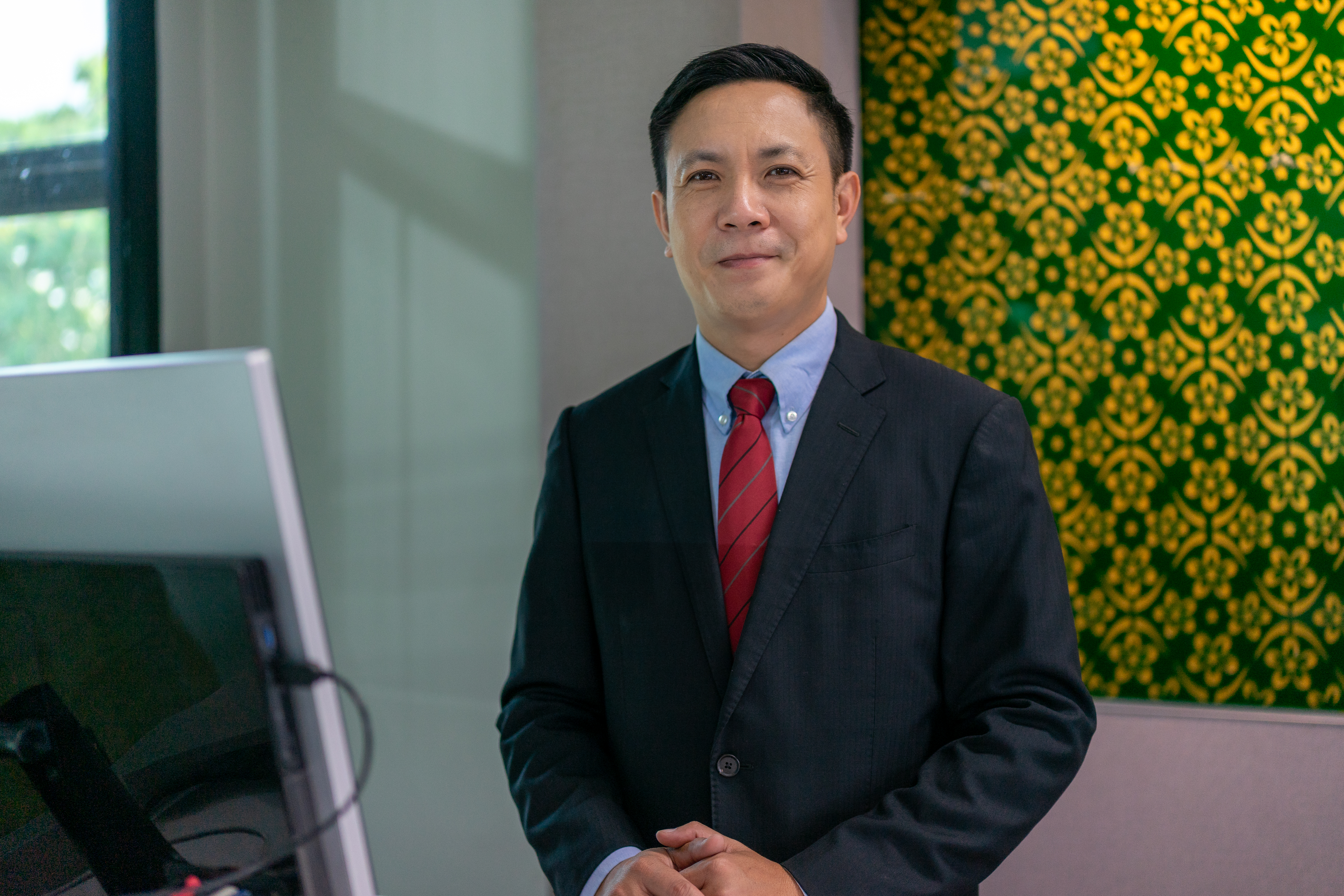 professional-businessman-in-suit-smiling-in-a-mode-2026-08-12-01-38-25-utc